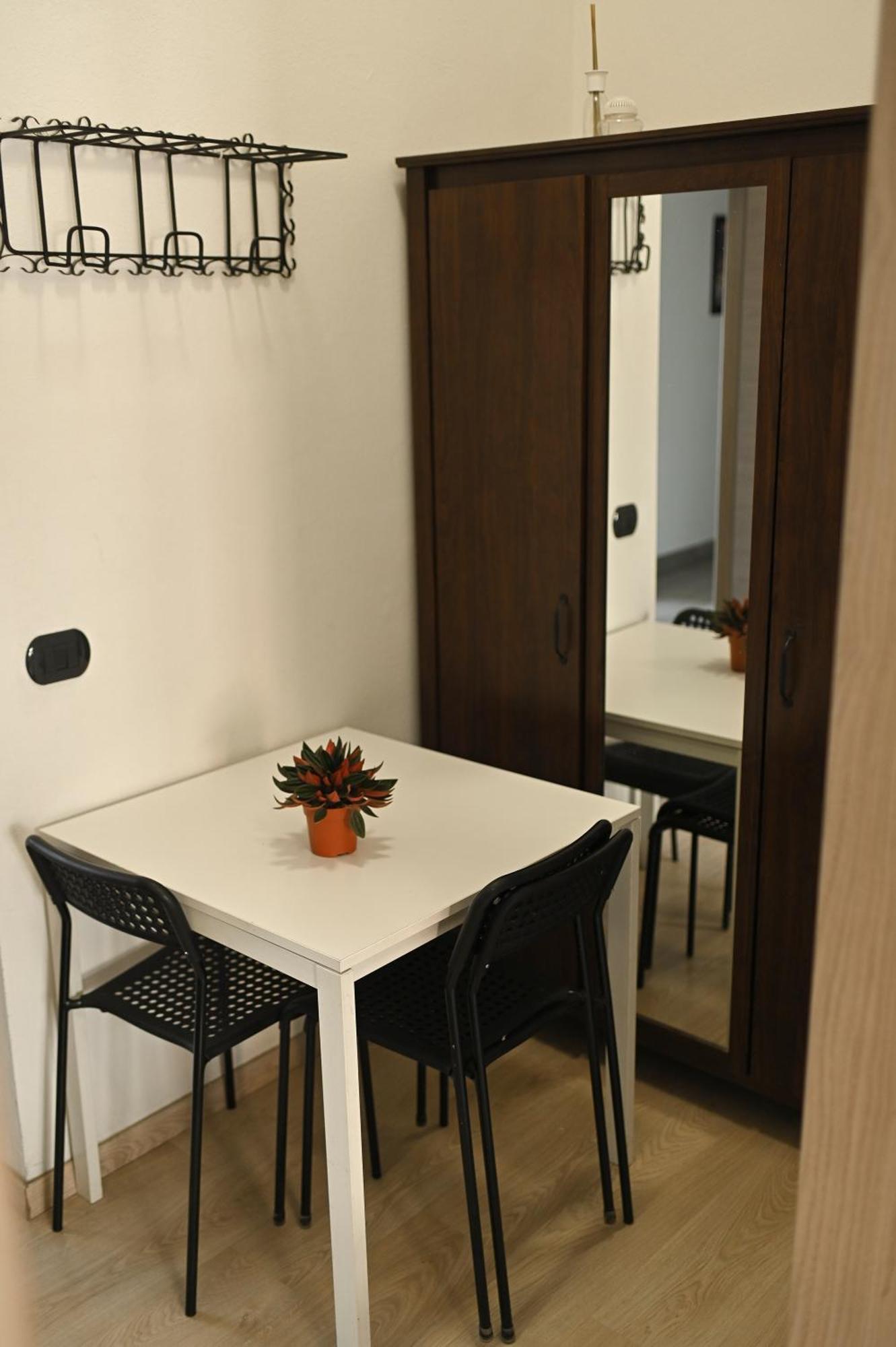 La Gloria Rho Private Rooms Only Buitenkant foto
